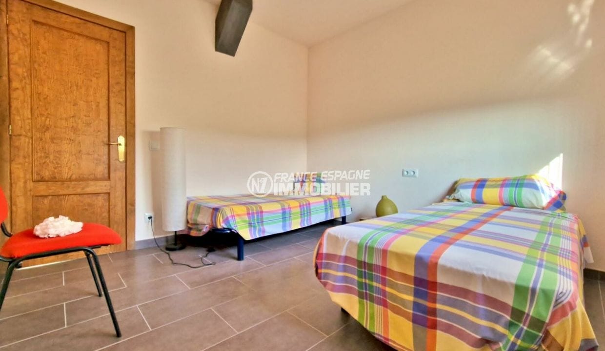 Jumaros: Villa 9 habitacions Nueve 431 m², quart dormitori, terra enrajolat