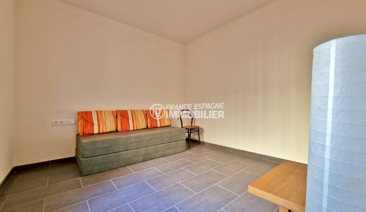 real estate spain: villa 9 rooms nueve 431 m², fifth bedroom