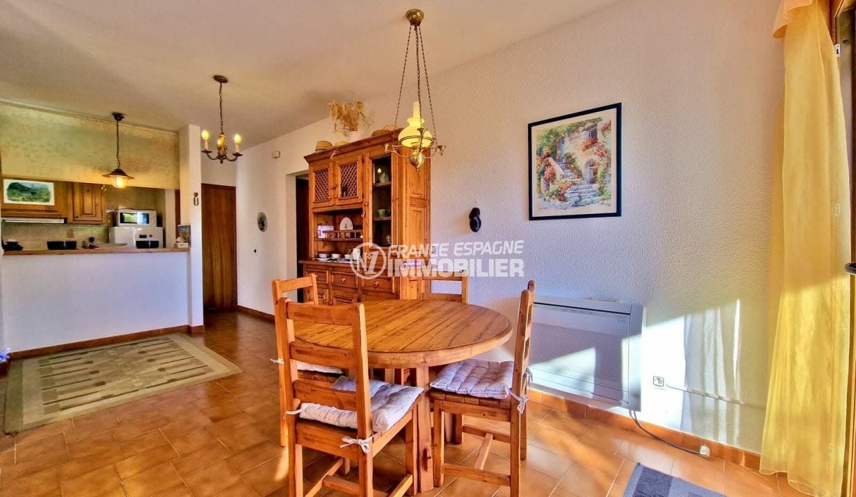 house for sale in empuriabrava, 4 rooms popular area 150 m², dining room kitchen
