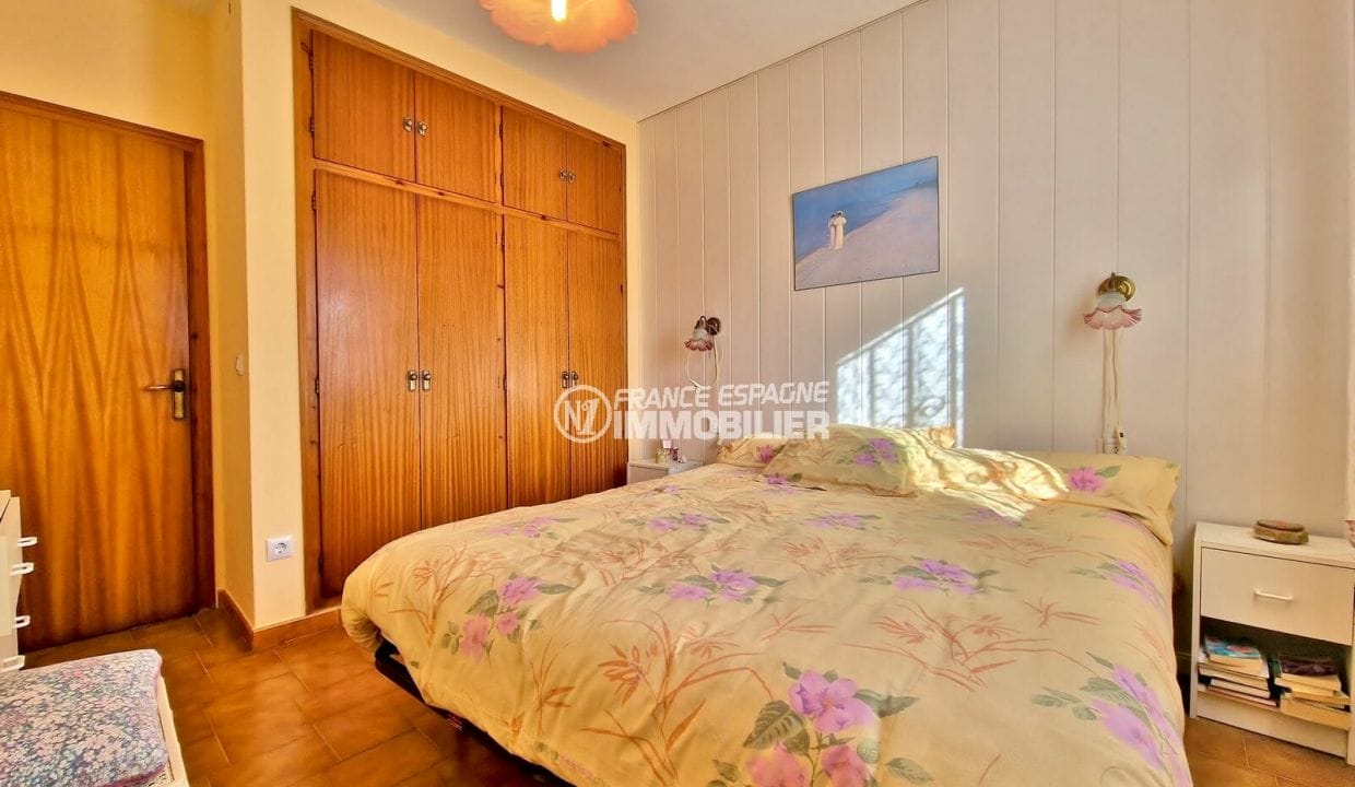 house for sale spain seaside, 4 rooms popular area 150 m², 1st bedroom with closet