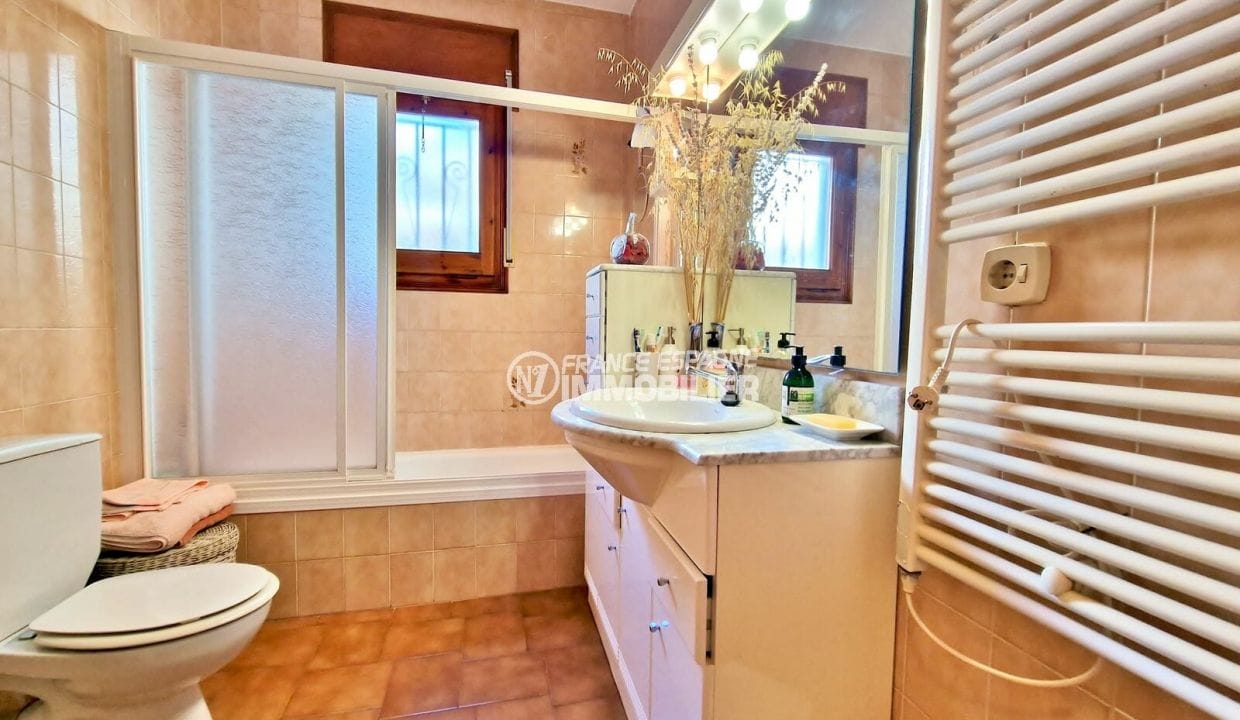 empuriabrava maison a vendre, 4 pièces secteur prisé 150 m², salle de bain, wc
