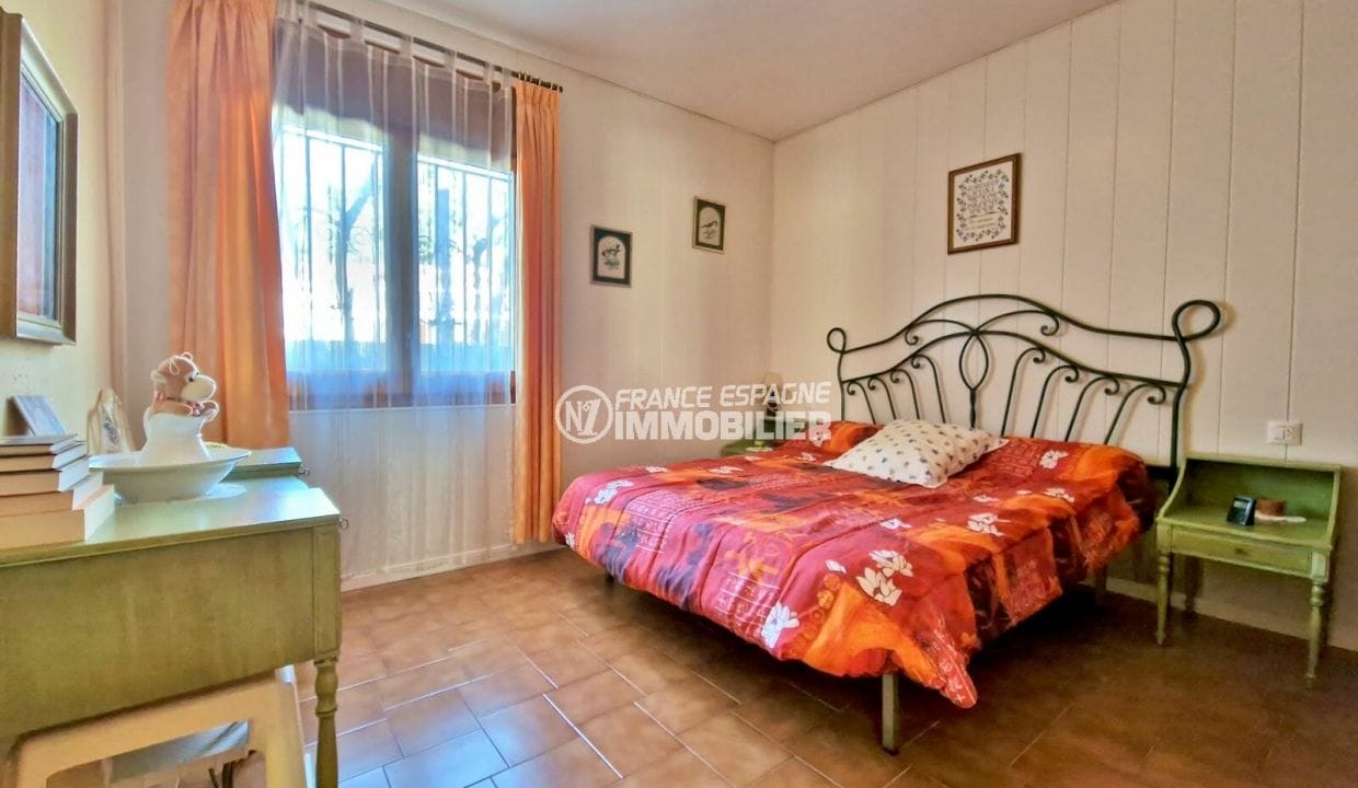 villa for sale empuriabrava, 4 rooms prized area 150 m², second bedroom