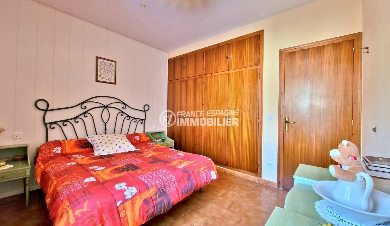 Villa Empuriabrava en venda, 4 habitacions Zona popular 150 m², 2n dormitori amb armari encastat
