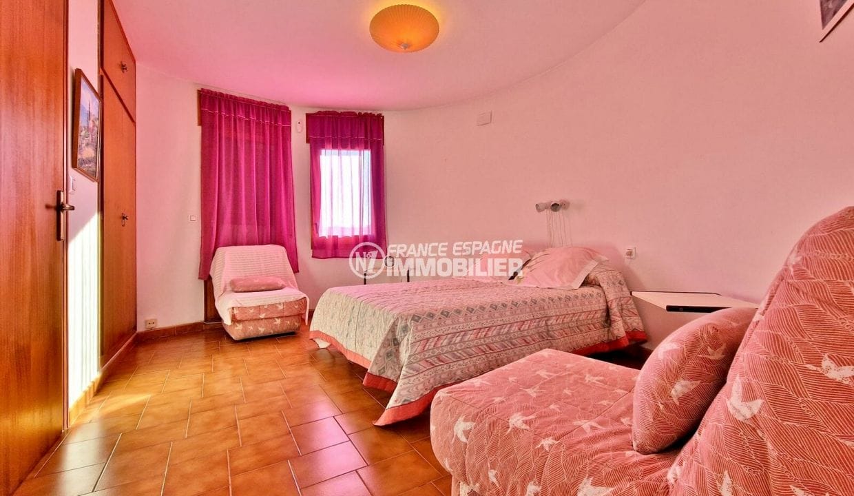 villa empuriabrava for sale, 4 rooms prized area 150 m², master suite