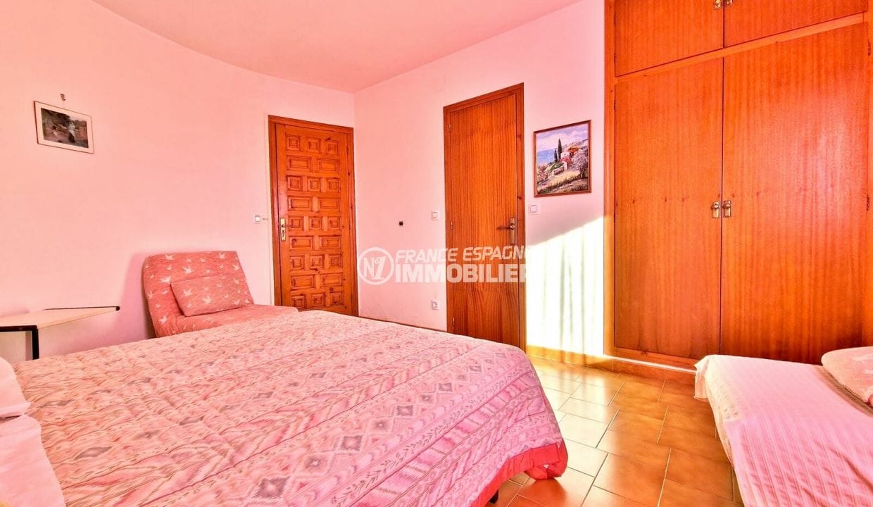 house for sale spain catalogna, 4 rooms in popular area 150 m², 3rd bedroom with closet
