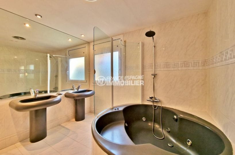 achat immobilier roses: villa 6 pièces vue sur la baie 326 m², jacuzzi, double vasque