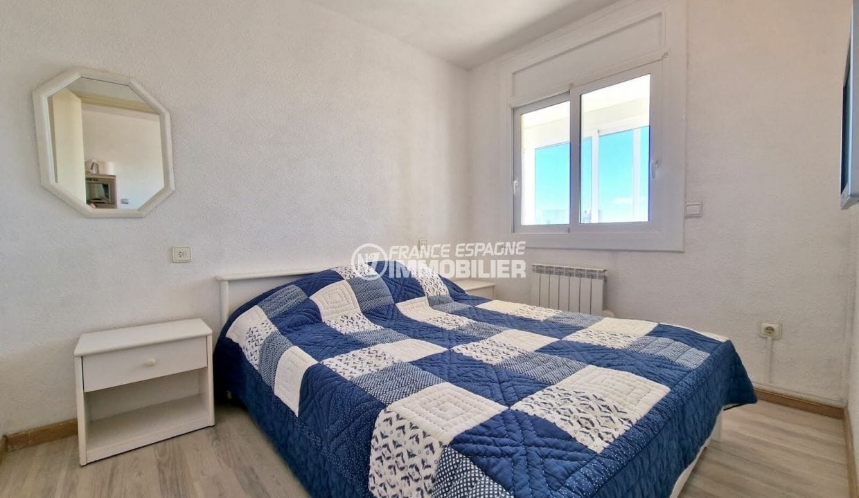 immocenter roses: appartement 2 pièces vue canal 45 m², chambre double