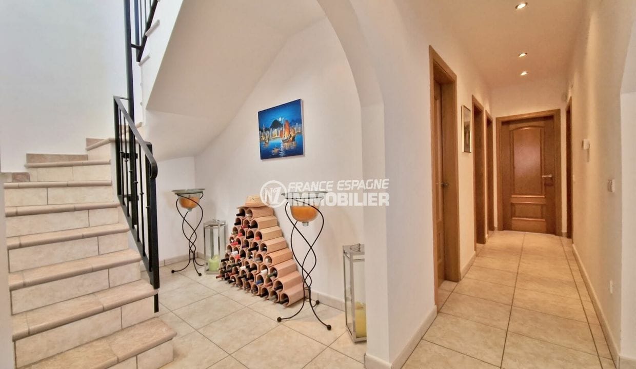 vente maison rosas, 6 pièces vue à 180° 265 m², couloir et escaliers