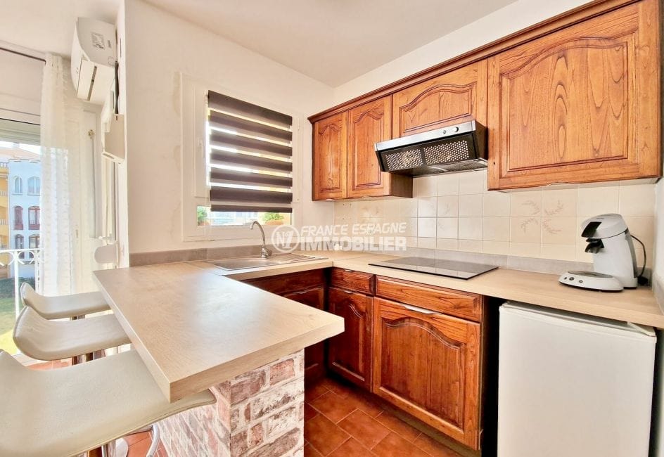 appartement à vendre à empuriabrava, 2 pièces rénové 42 m², cuisine en bois