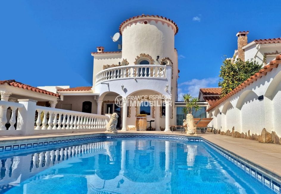 immobilier empuria brava: villa 4 pièces avec 12m amarre 176 m², piscine et garage