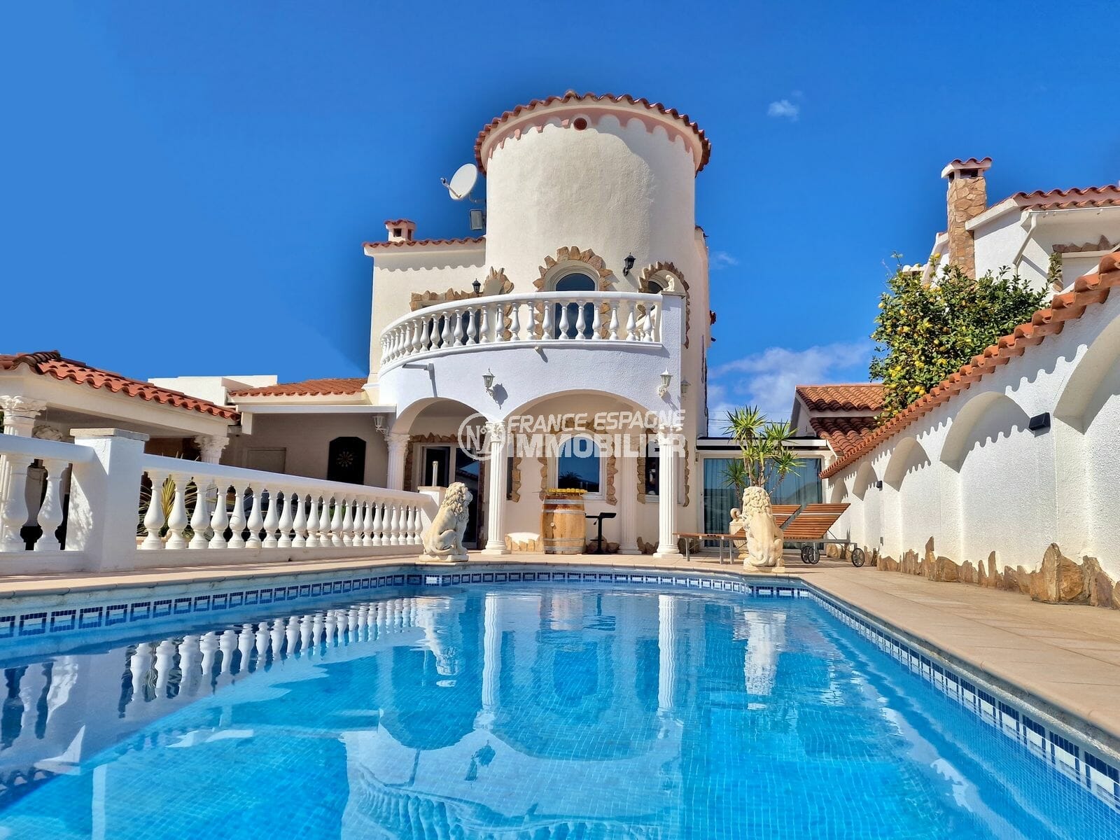 Exclusivité empuriabrava- belle villa avec amarre 12m, piscine, garage