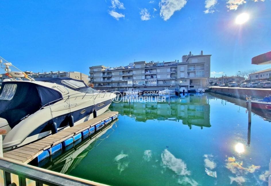 house for sale empuriabrava, 5 rooms with mooring 15x5m 155 m², private mooring