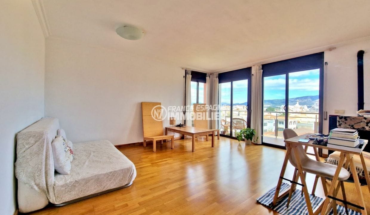 appartement a vendre empuriabrava, 3 pièces vue latérale sur mer 55 m², salon/séjour