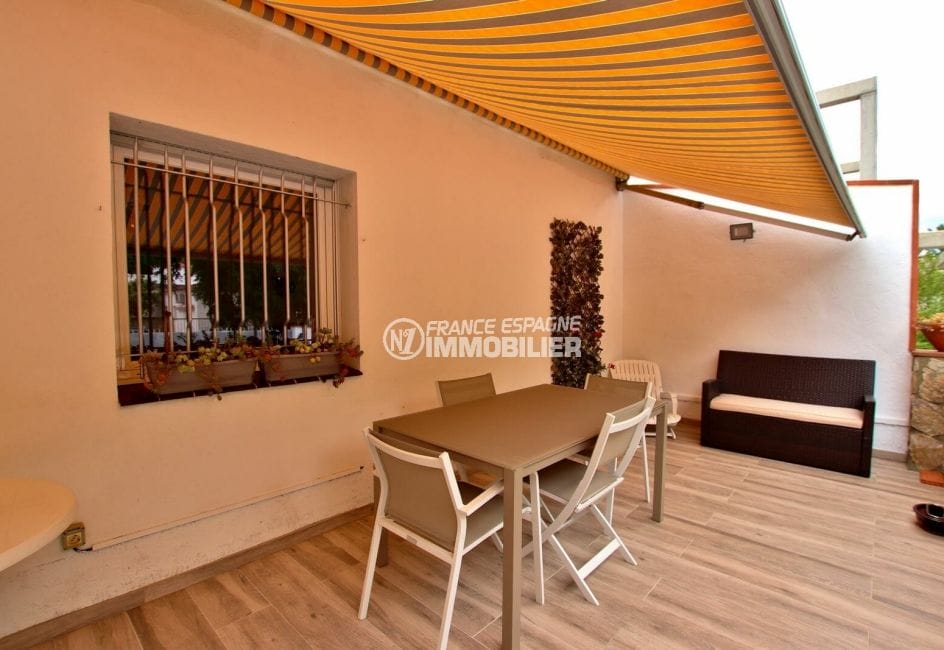 buy house empuriabrava, 6 rooms swimming pool and garage 176 m², terrace under pergola