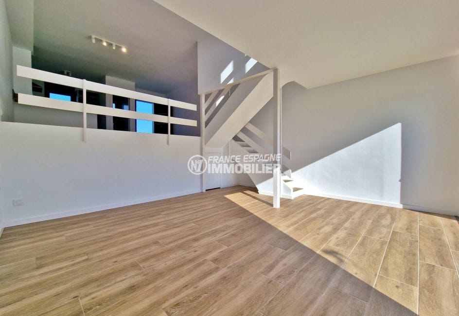 sale house empuriabrava, 5 rooms with mooring 15x5m 155 m², living room parquet floor