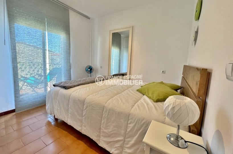 buy apartment empuriabrava,2 rooms beach 400m 34 m², double bedroom