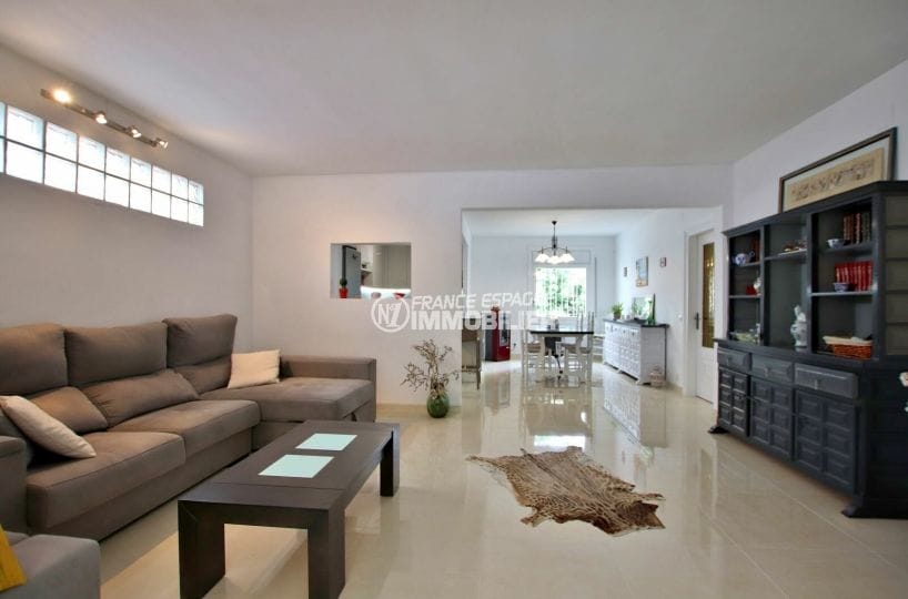 sale empuriabrava: villa 6 rooms swimming pool and garage 176 m², living room