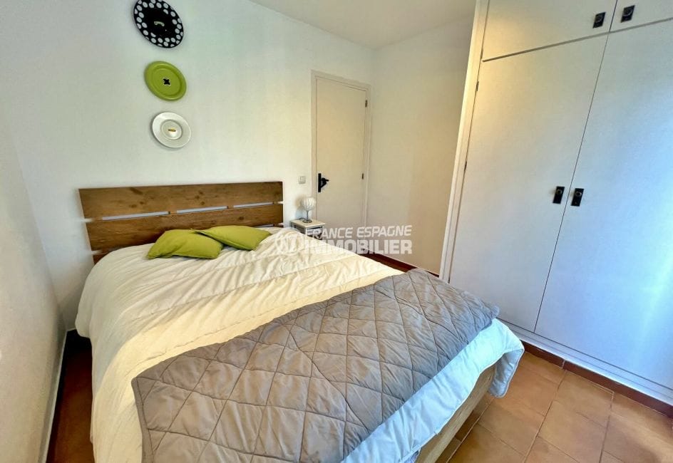 apartment empuriabrava sale,2 rooms beach 400m 34 m², bedroom with closet