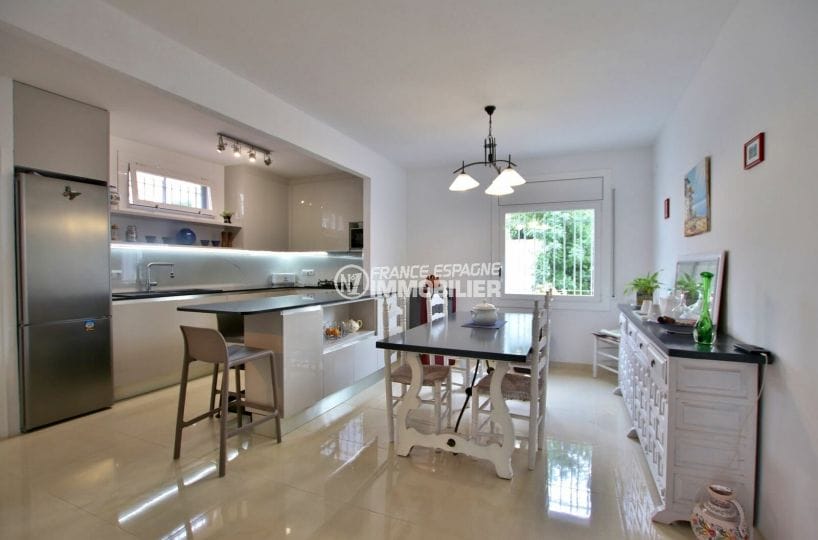 house for sale spain, 6 rooms swimming pool and garage 176 m², dining room