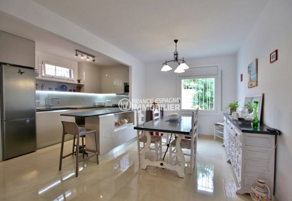 house for sale spain, 6 rooms swimming pool and garage 176 m², dining room