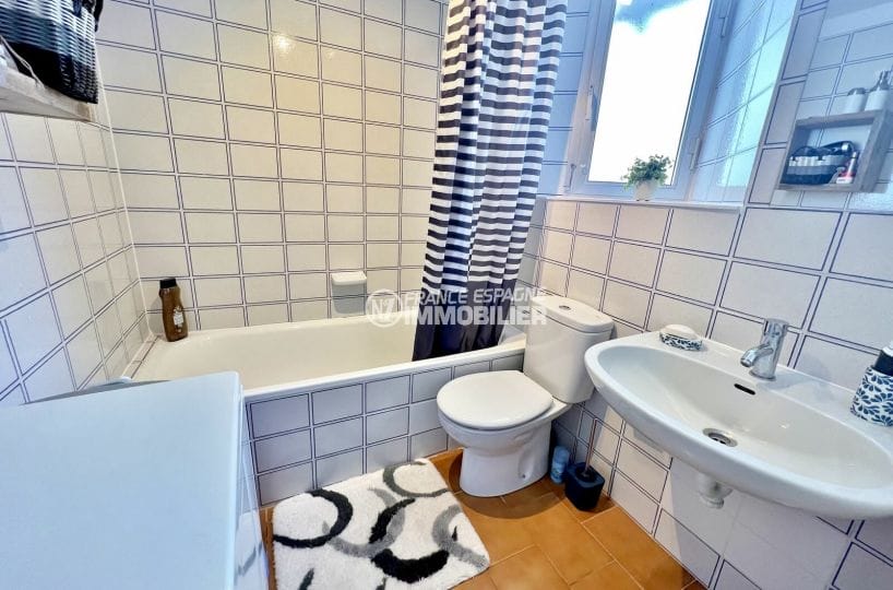 immocenter empuriabrava: 2-room apartment beach 400m 34 m², bathroom, toilets