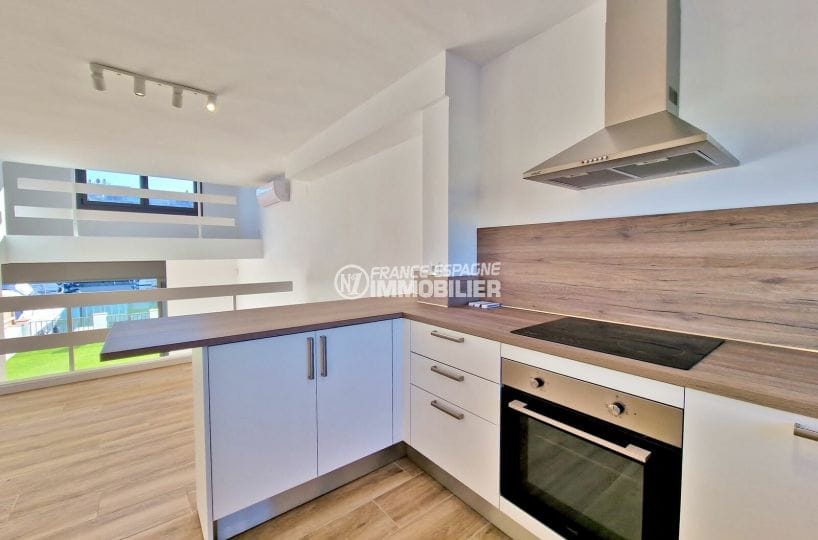 maison a vendre a empuriabrava, 5 pièces avec amarre 15x5m 155 m², cuisine blanche