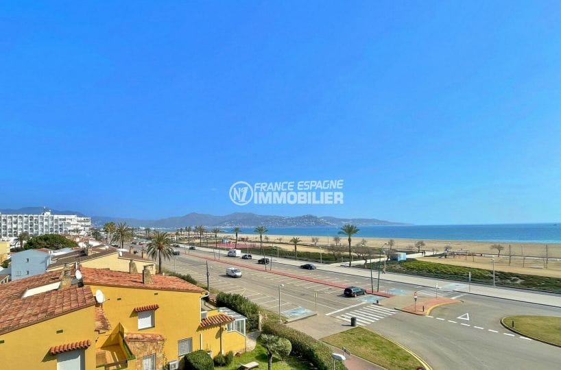 habitaclia empuriabrava: 3-room apartment with side sea view 55 m², sea view from terrace