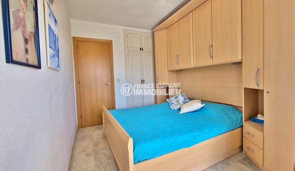 apartment empuriabrava sale, 2 rooms amarre, garage 50m², bedroom with cupboards