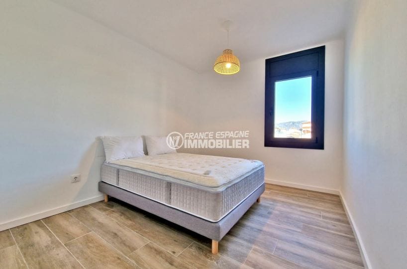 house for sale empuriabrava with mooring, 5 rooms with mooring 15x5m 155 m², first bedroom