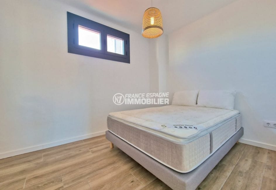 buy empuriabrava: 5-room villa with mooring 15x5m 155 m², second bedroom