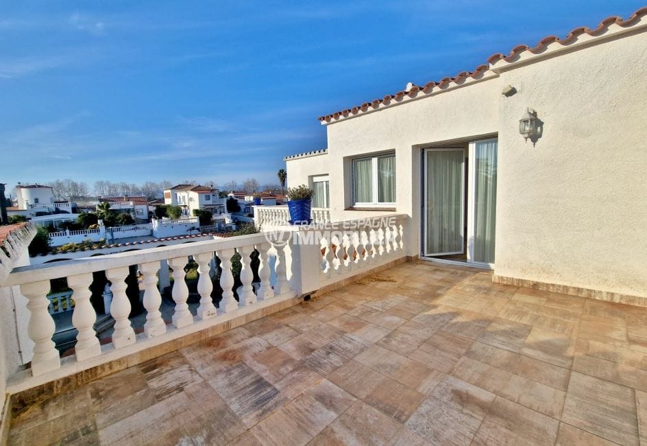 house for sale spain seaside, 7 rooms mooring 30 m 337 m², terrace canal view
