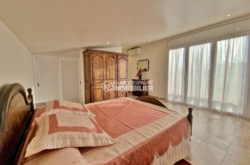 villa a vendre empuriabrava, 7 pièces amarre 30 m 337 m², 1er chambre climatisée
