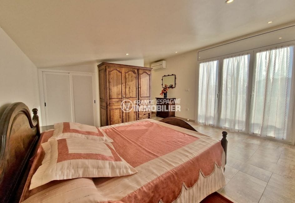 villa a vendre empuriabrava, 7 pièces amarre 30 m 337 m², 1er chambre climatisée