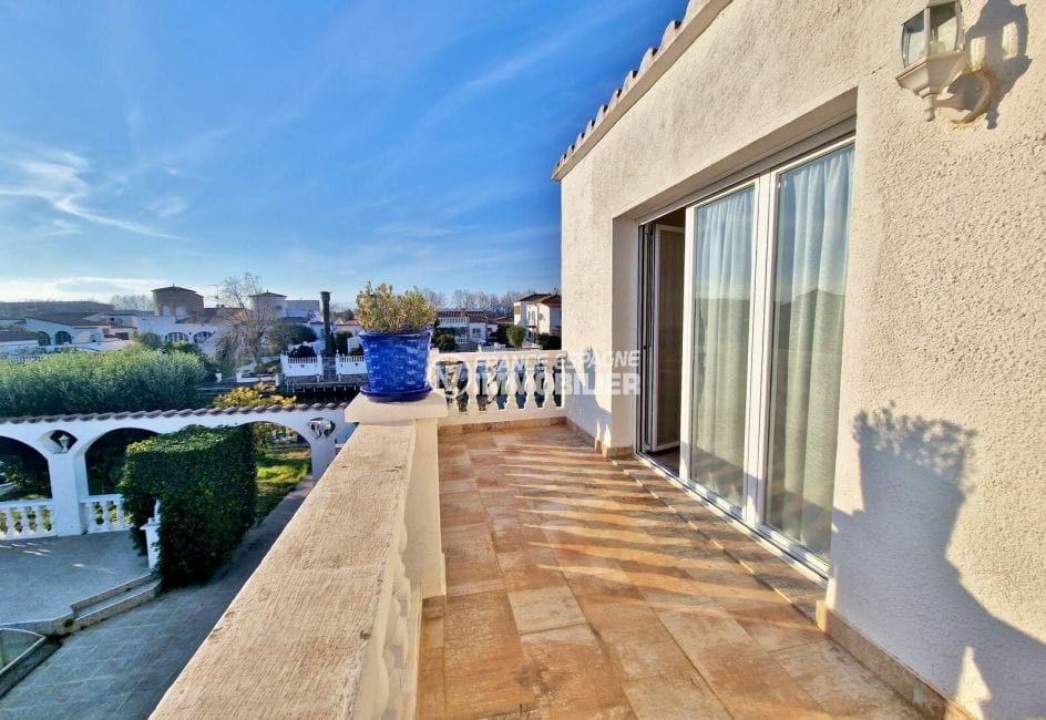 villa empuriabrava a vendre, 7 pièces amarre 30 m 337 m², terrasse privé 1er chambre