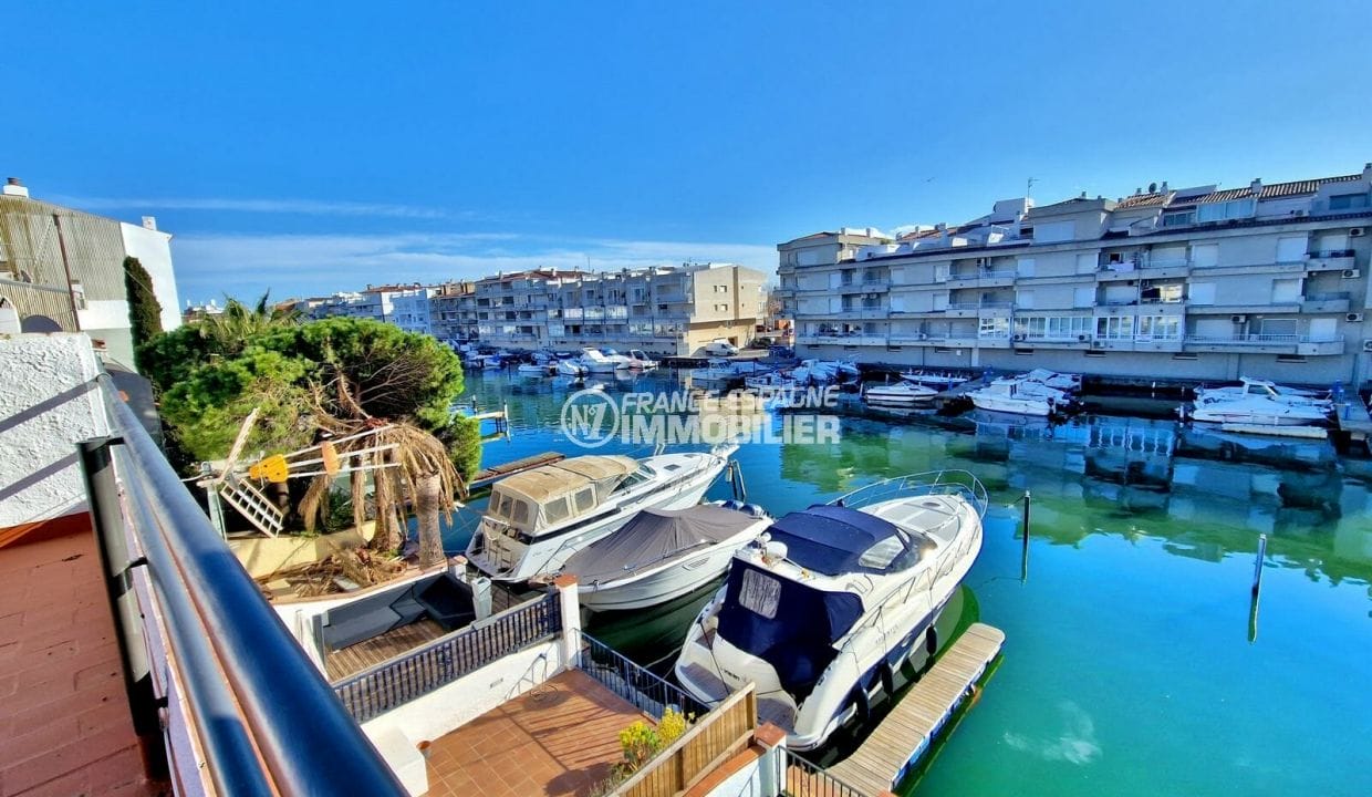 house in empuriabrava, 5 rooms with mooring 15x5m 155 m², canal view from solarium