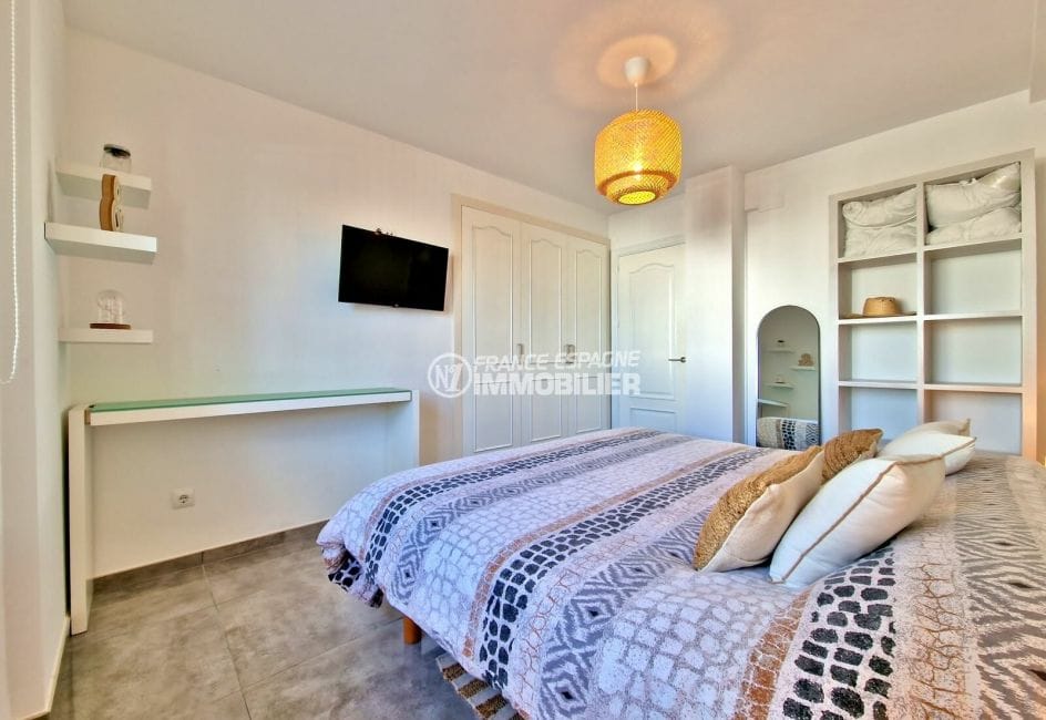 immocenter empuriabrava: villa 6 pièces avec amarre 180 m², 3ème chambre avec placard