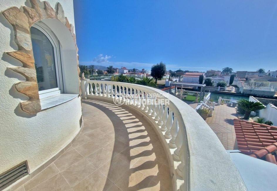 villa empuriabrava à vendre, 4 pièces avec 12m amarre 176 m², terrasse privé 1er chambre