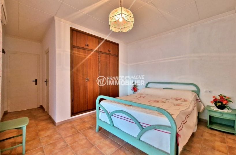 Casa en venda Espanya Catalunya, 7 habitacions amarratge 30 m 337 m², 3r dormitori amb armari encastat