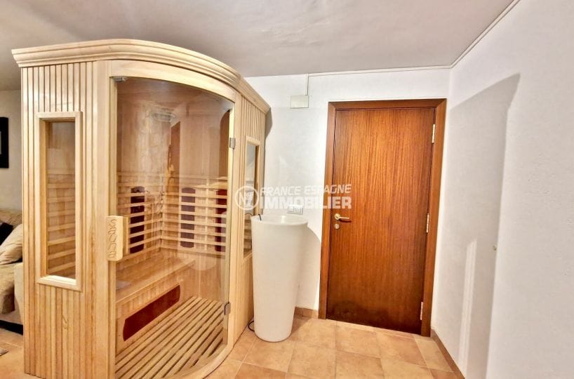 immobilier empuriabrava particulier: villa 6 pièces avec amarre 180 m², sauna privée
