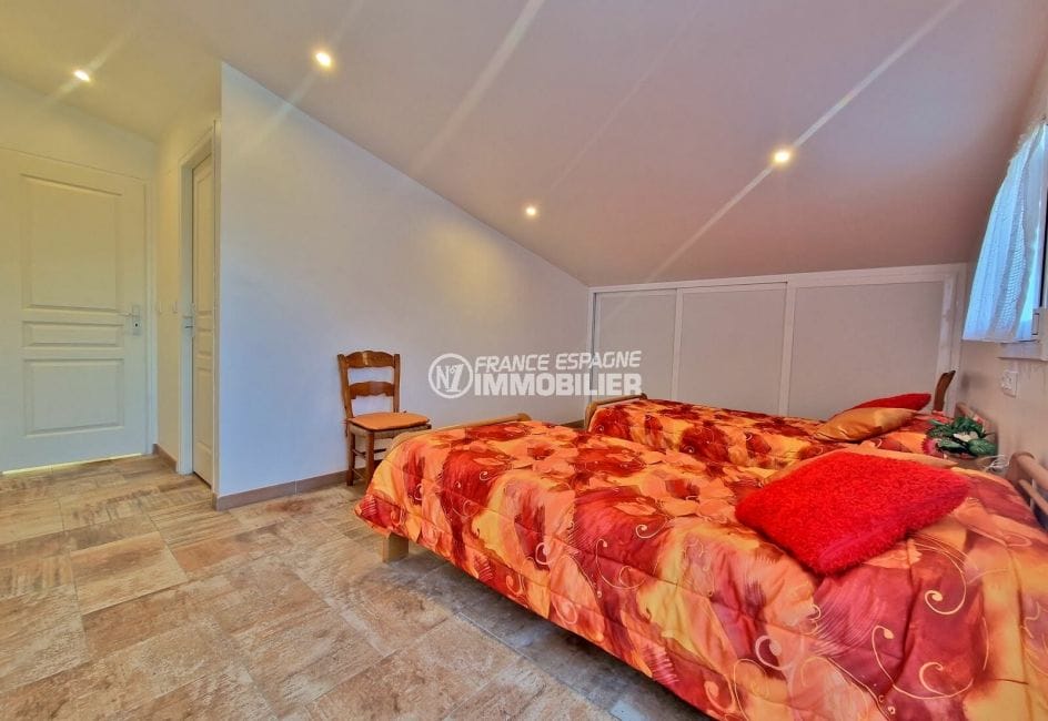 buy in spain: villa 7 rooms amarre 30 m 337 m², 4th bedroom with closet