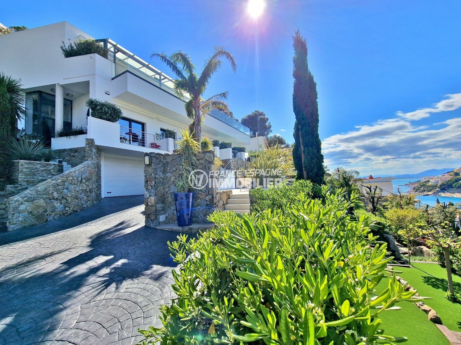 Roses - exceptional luxury villa with breathtaking sea views, 200m from the beach