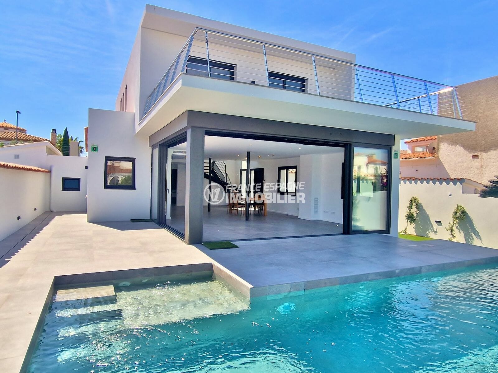Empuriabrava – propriété contemporaine avec amarre 14.5m, piscine, garage