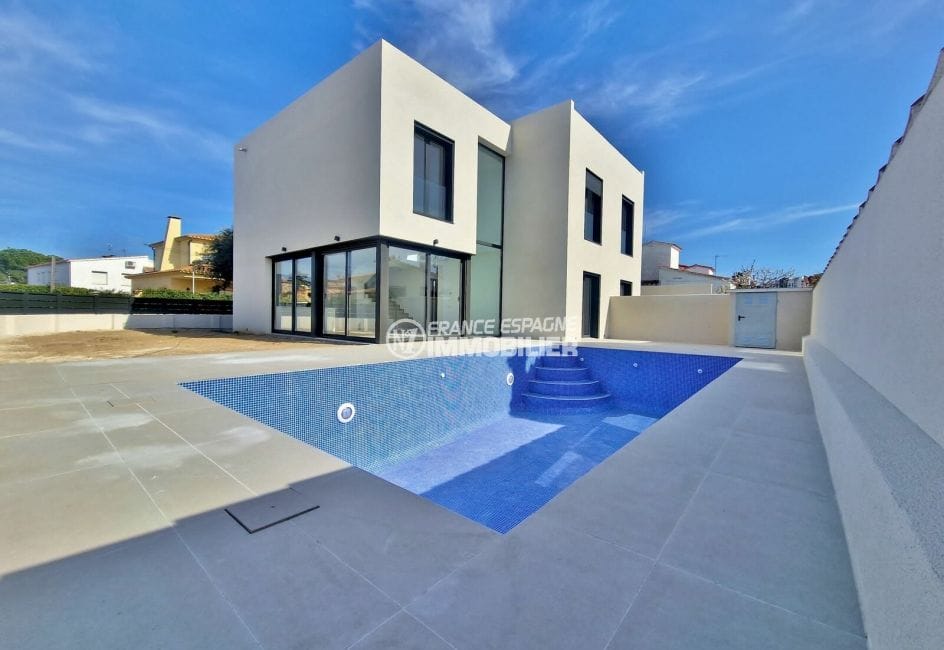 real estate empuria brava: villa 5 rooms new construction 166 m2, beach 600m