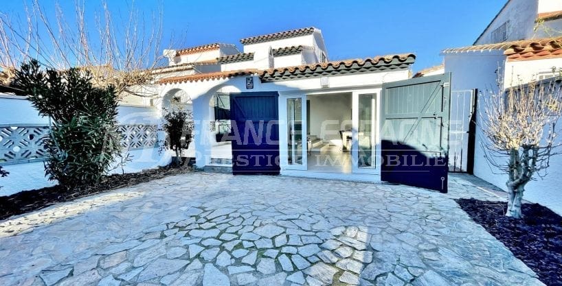 immobilier empuria brava: villa 3 pièces entièrement rénovée 81 m², secteur résidentiel