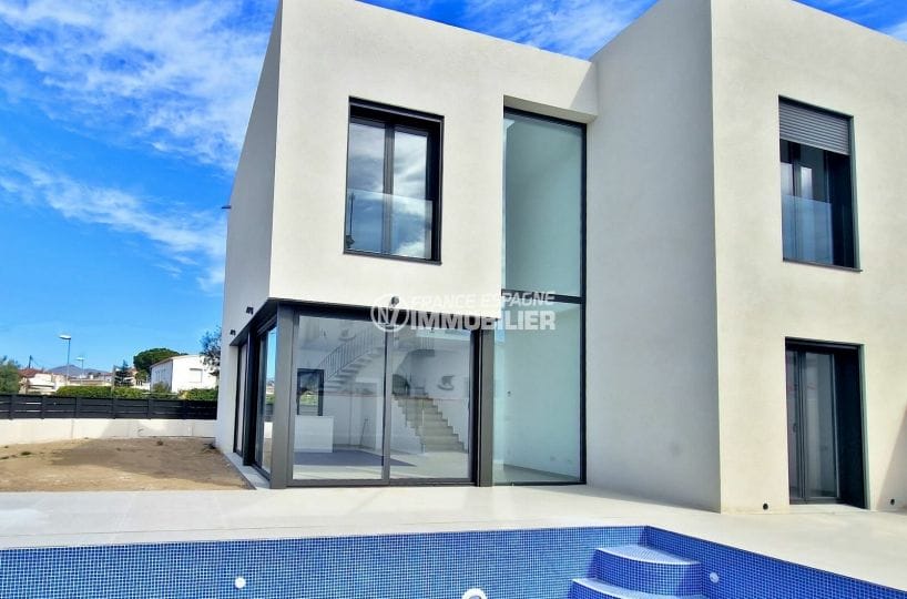 house empuriabrava, 5 rooms new construction 166 m2, terrace with swimming pool