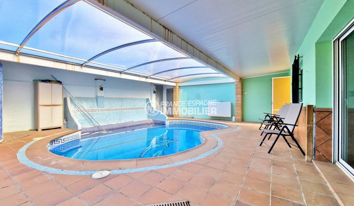 Compra casa roses, 6 habitacions i gran parcel·la 276 m², piscina coberta