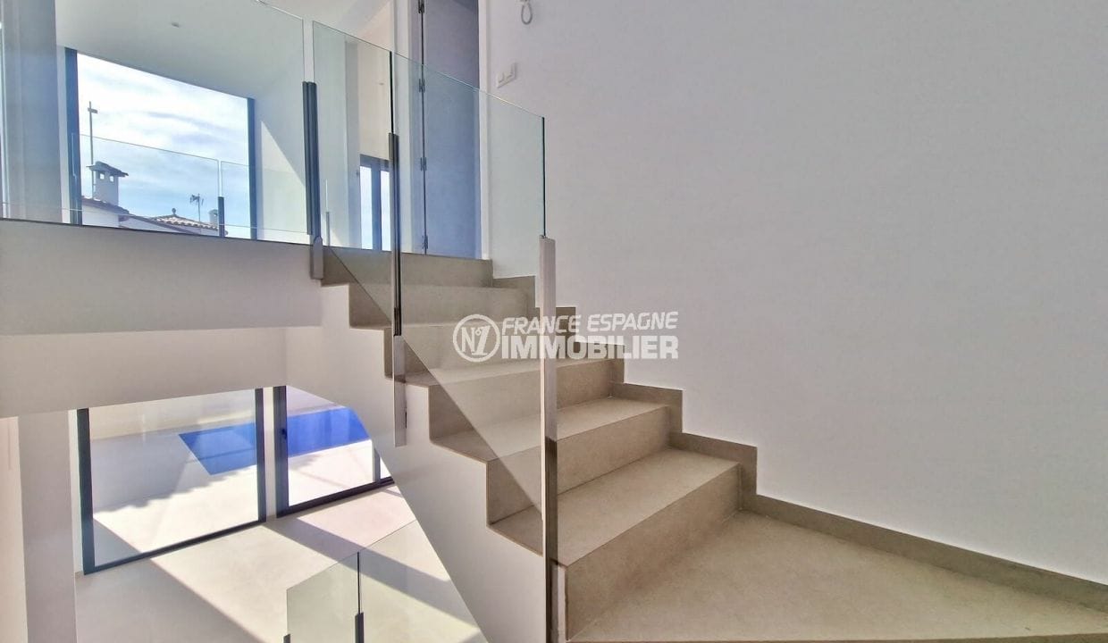 vente empuriabrava: villa 5 pièces nouvelle construction 166 m2, escaliers
