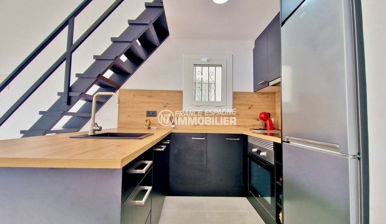 maison a vendre espagne, 3 pièces entièrement rénovée 81 m², cuisine noire