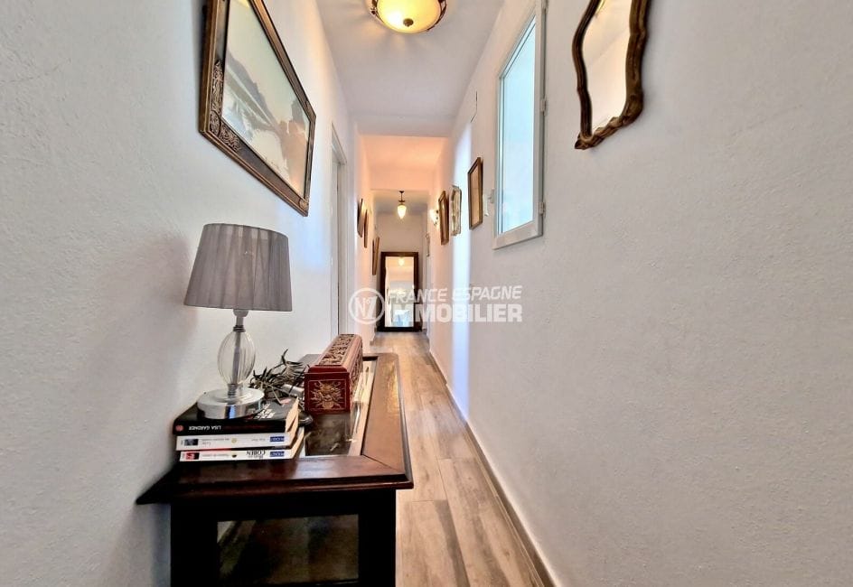 achat empuriabrava: villa 5 pièces plain-pied 218 m², couloirs
