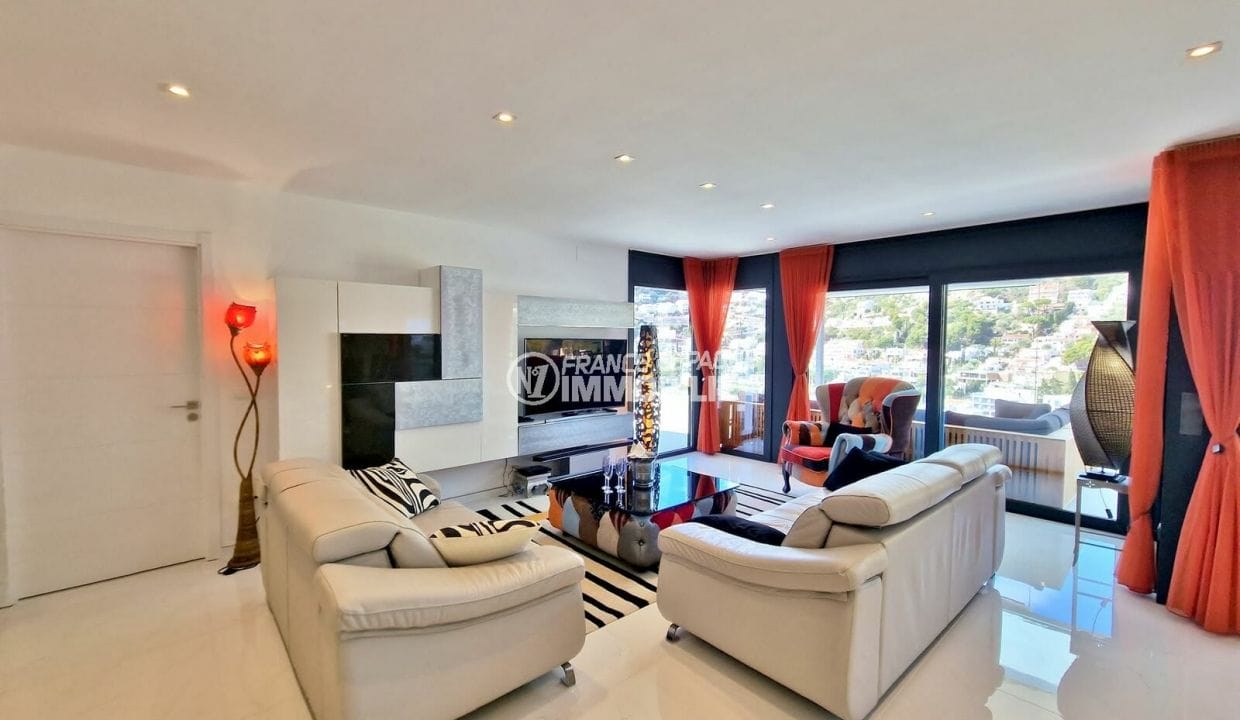house for sale spain seaside, 8 rooms sea view 641 m², living room corner